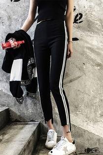 小脚裤配什么上衣图片