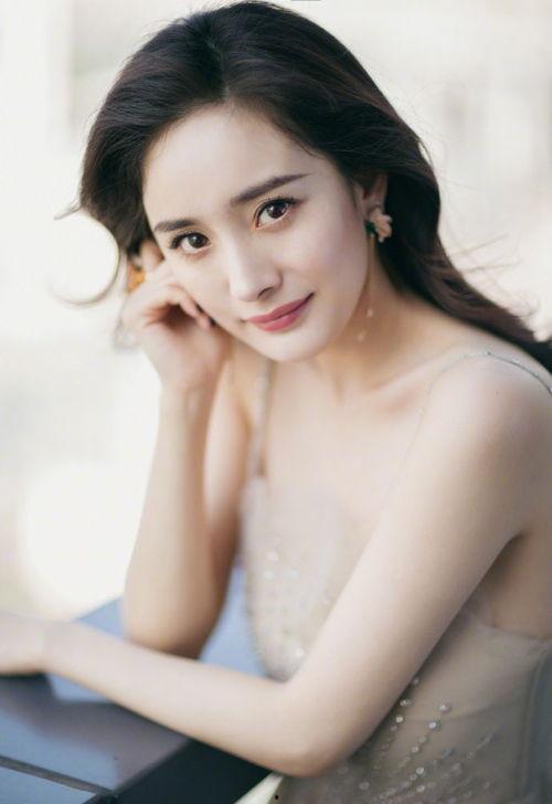 杨幂的比比洞照片,尽显女神魅力与时尚态度